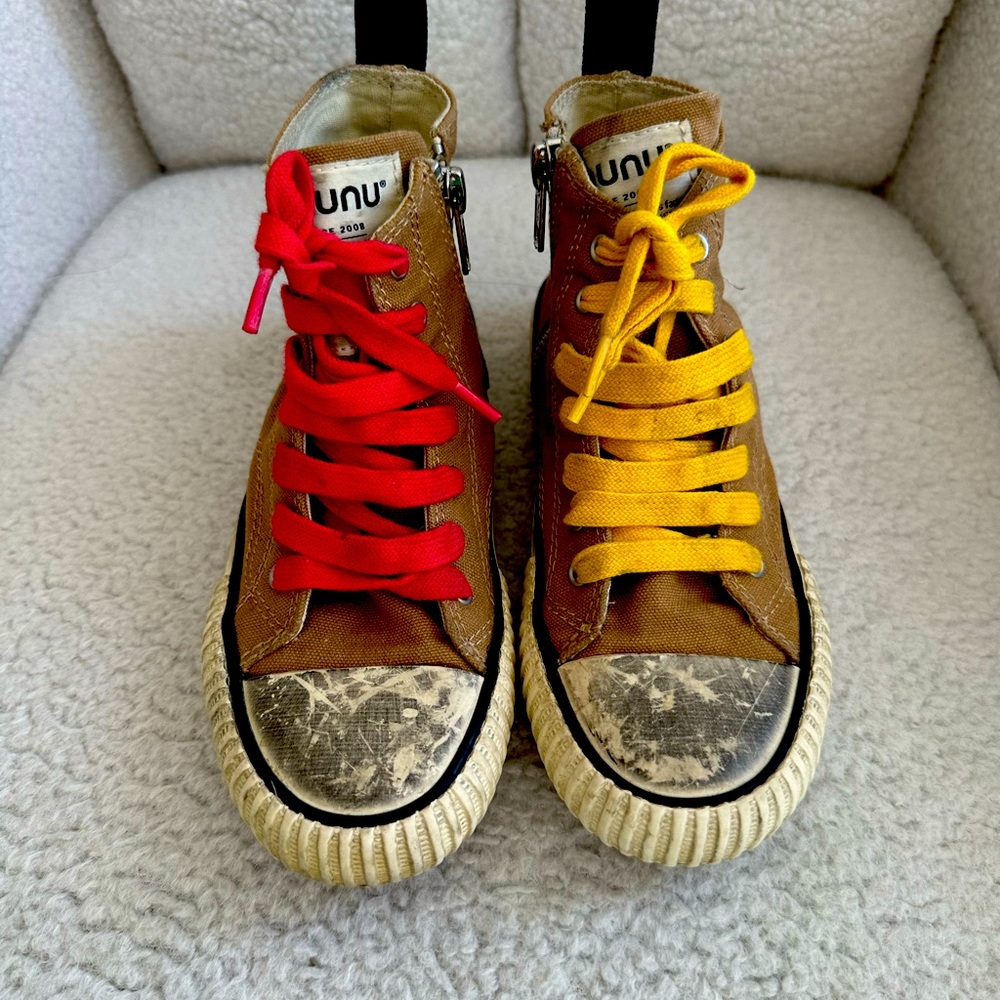 NUNUNU HIGH TOP SNEAKERS